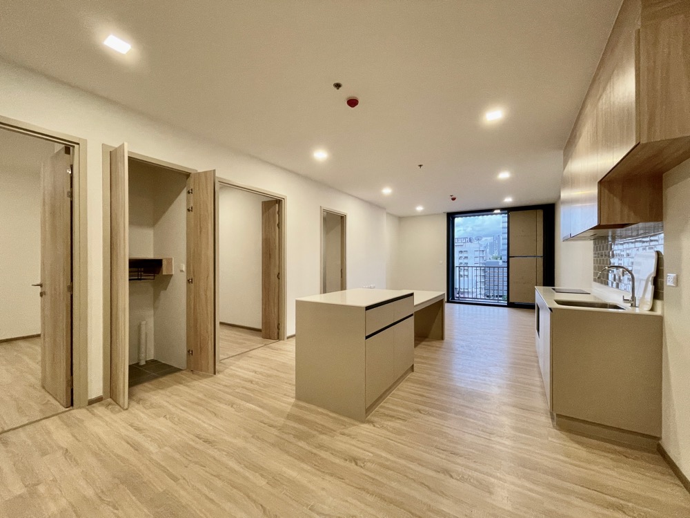 For SaleCondoRatchathewi,Phayathai : Urgent sale, 2 bedrooms, 2 bathrooms, large room, XT Phayathai (new room, good location)