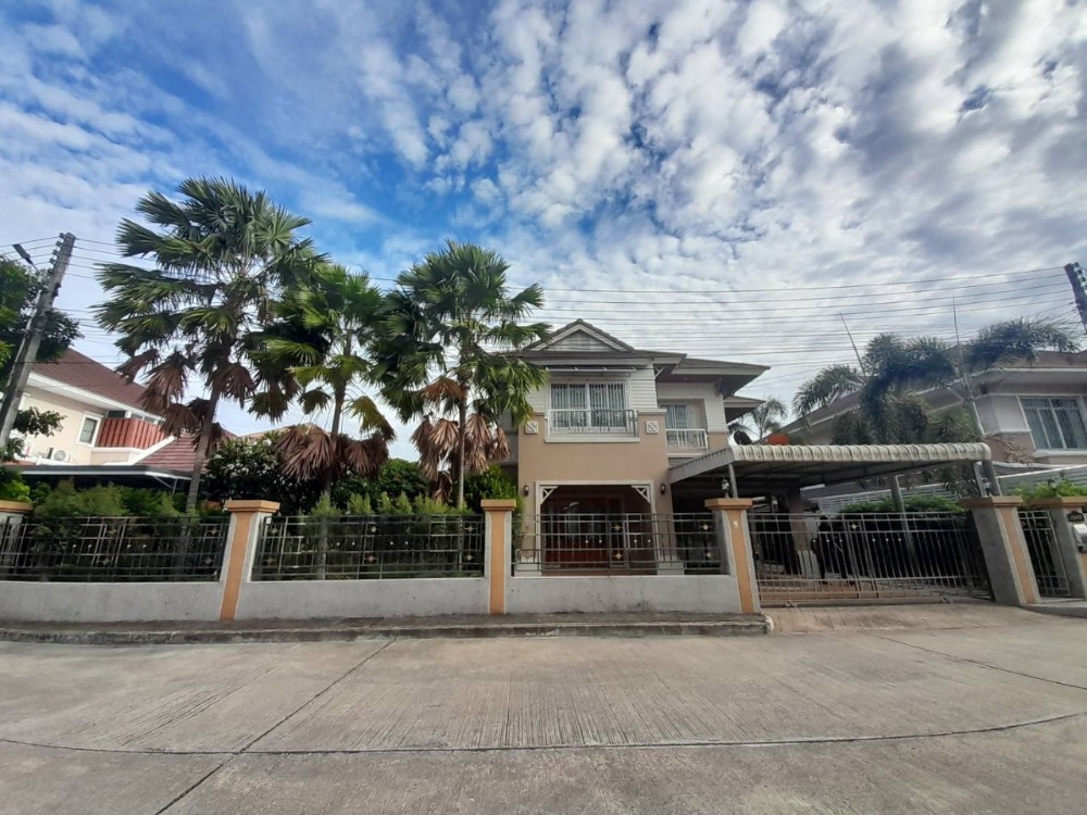For RentHouseSriracha Laem Chabang Ban Bueng : 2-story detached house for rent Grand Maneerin Village, large house, luxurious, fully furnished, ready to move in, beautiful garden, wide area.
