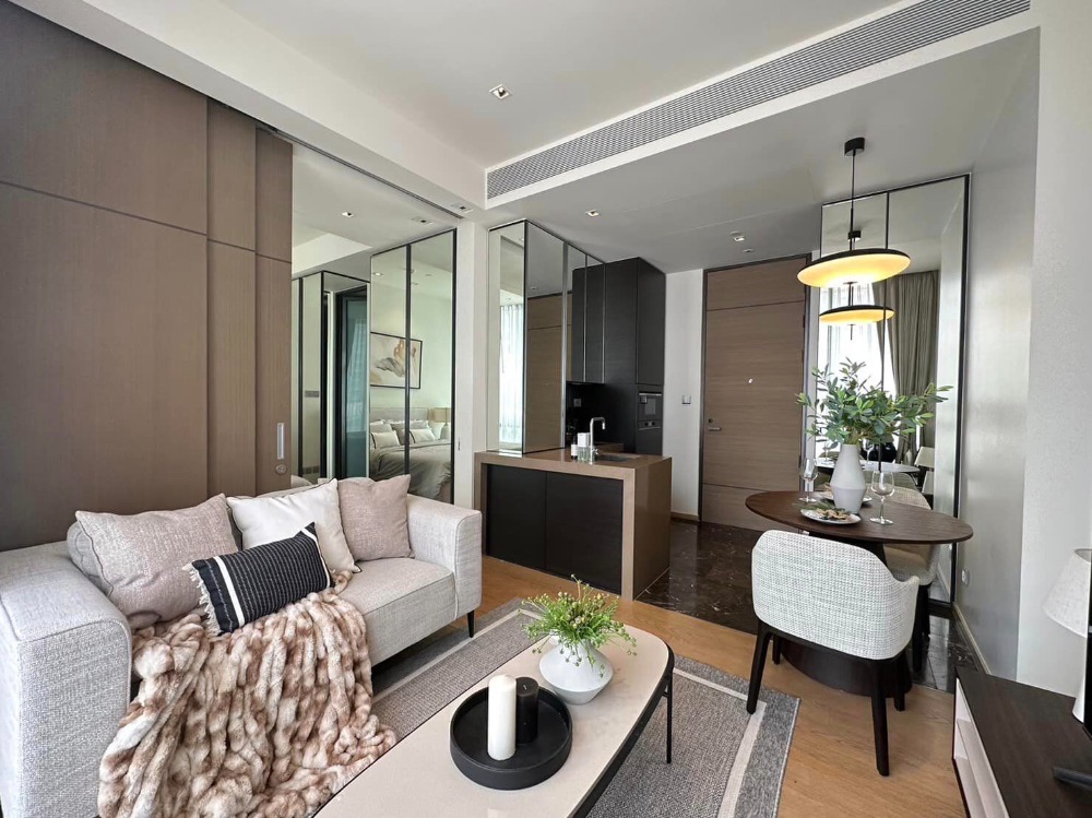 For RentCondoWitthayu, Chidlom, Langsuan, Ploenchit : 28 Chidlom I Room of Spectacular Opulence I Concierge I Viewing by Appointment