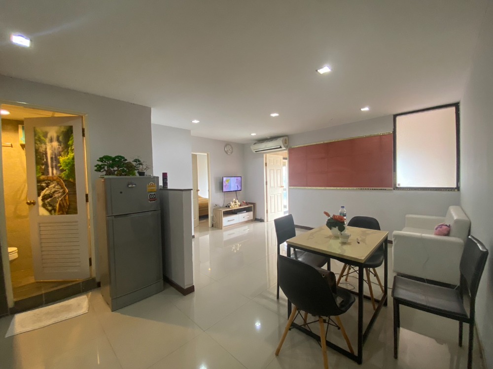 For RentCondoLadprao, Central Ladprao : Condo for rent near the BTS, near BTS, near MRT Supapong Place, Lat Phrao 35, cheap condo.