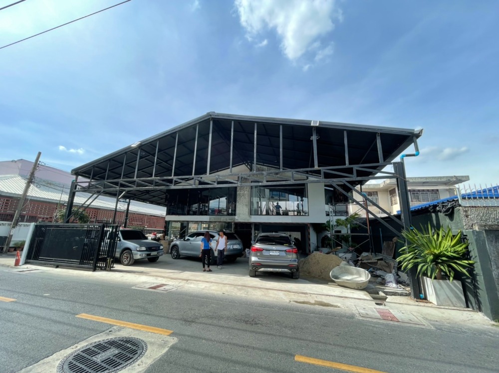 For RentWarehouseRatchadapisek, Huaikwang, Suttisan : #HomeOffice #ForRent (parking lot 12 cars), located on Soi Sutthisan, a shortcut  Ratchada-Lat Phrao