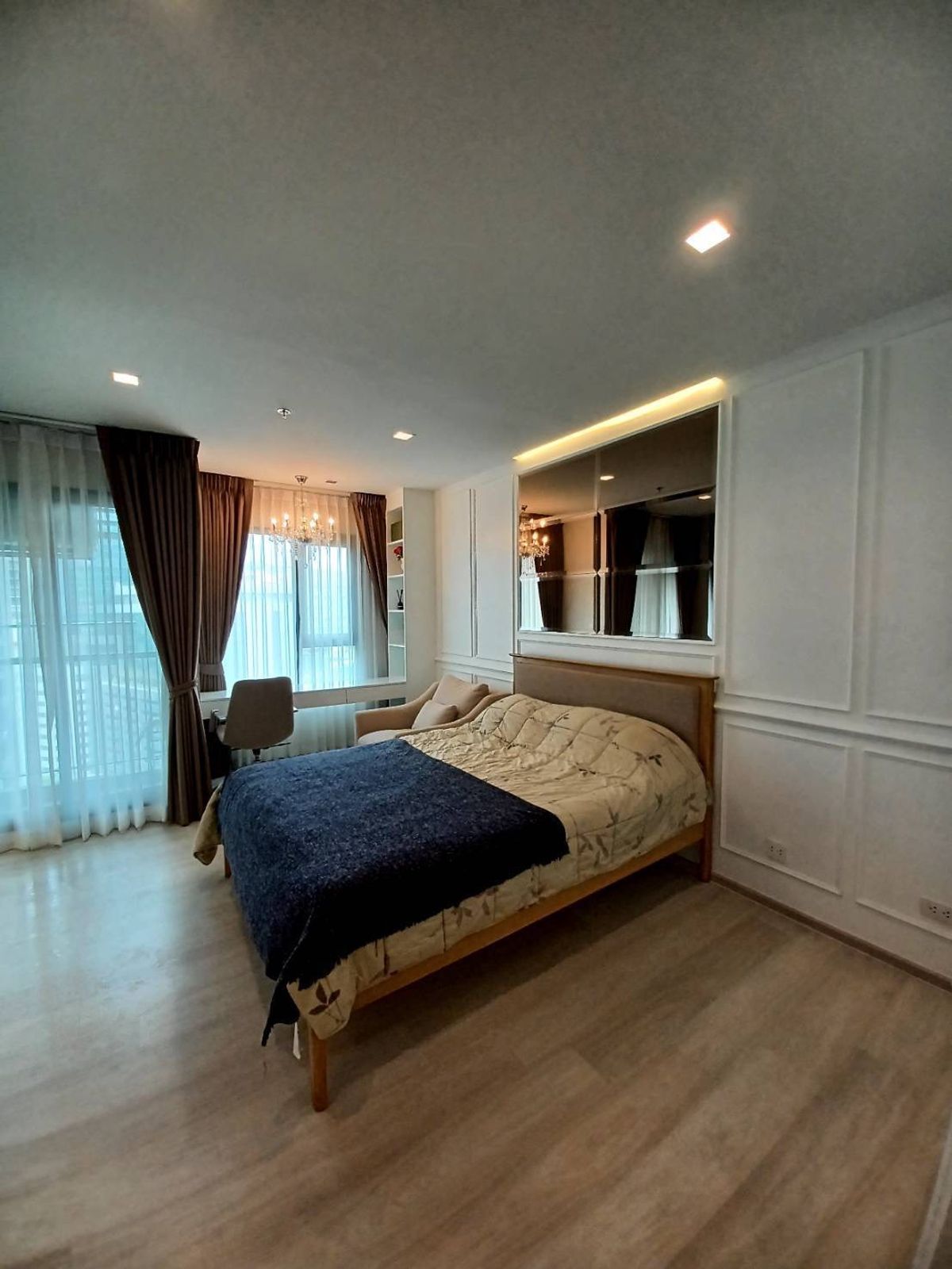 For RentCondoWitthayu, Chidlom, Langsuan, Ploenchit : Life One Wireless :29 sq m. 17th floor, BTS Ploenchit, beautiful room, fully furnished soft creamy white furniture, complete electrical appliances