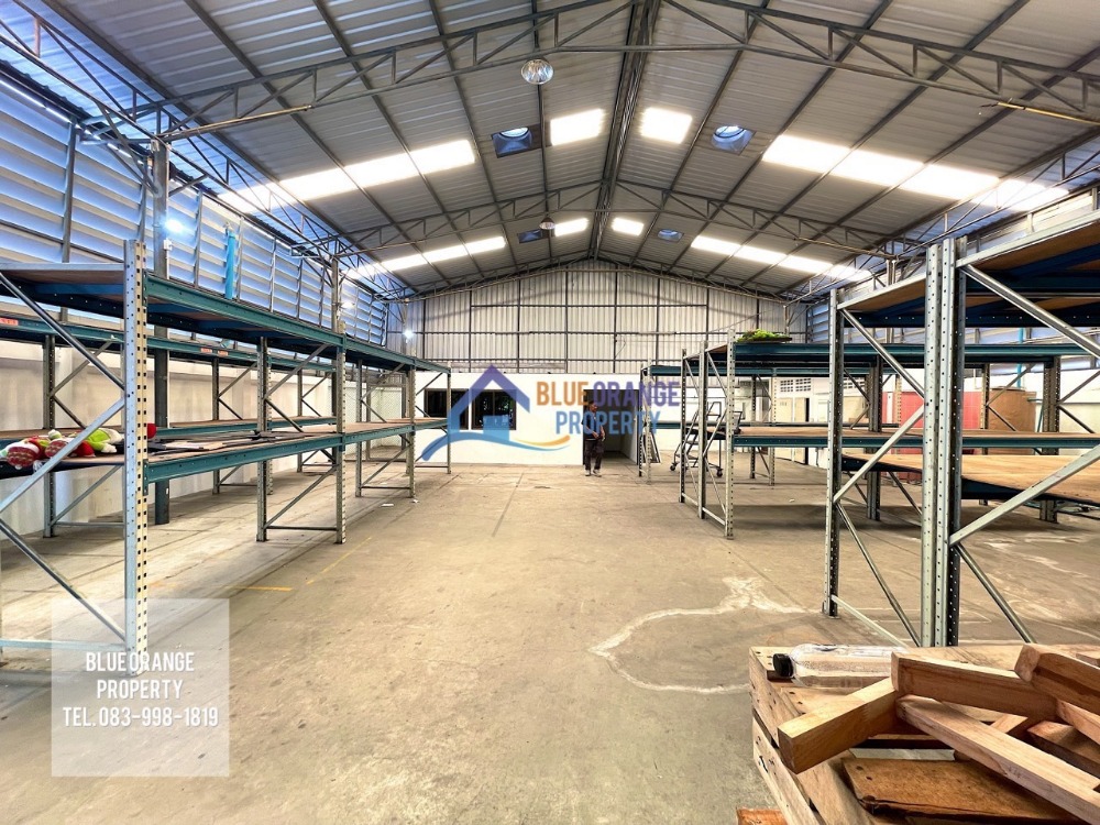 For RentWarehouseRatchadapisek, Huaikwang, Suttisan : Warehouse with built-in office for rent, Suitable for use as a warehouse/distribution center. Only 200 meters from the main Ratchada Road.