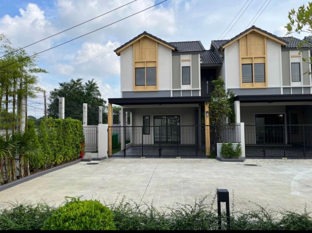 ให้เช่าทาวน์โฮมศรีราชา แหลมฉบัง บ้านบึง : 🏡𝐅𝐨𝐫 𝐑𝐞𝐧𝐭 / ให้เช่าทาวน์โฮม หลังมุม โครงการ “Terrace Home“ สวนเสือ อ.ศรีราชา ชลบุรี บ้านสไตล์เจแปนนิส โมเดิร์น [ขนาด 33.5 ตรว./3Bed,3Bath] ✨มีผ้าม่านให้ทั้งหลัง ทำเลดีเดินทางสะดวก เชื่อมต่อถนนสายหลัก