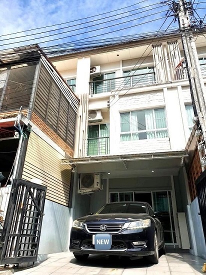 ให้เช่าทาวน์โฮมนวมินทร์ รามอินทรา : ให้เช่าทาวน์โฮม 3 ชั้น เฟอร์นิเจอร์ครบ พร้อมเครื่องใช้ไฟฟ้าครบอัดแน่น
