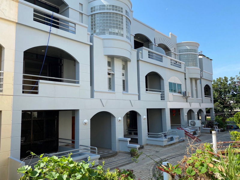 For SaleTownhomeRatchadapisek, Huaikwang, Suttisan : Bangkok Town House Park View Place Ramkhamhaeng 43/1 BRE20465