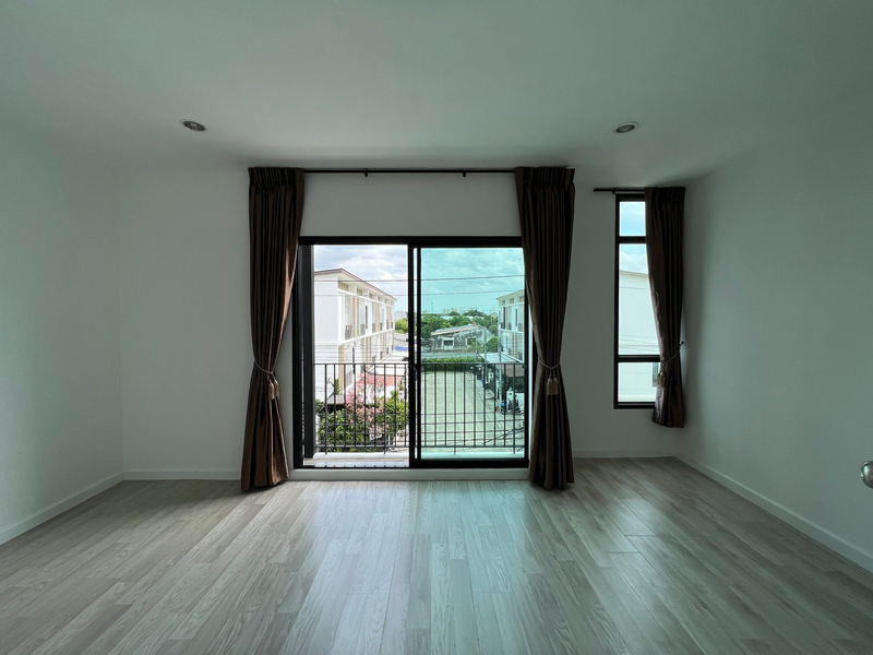 For SaleTownhomePattanakan, Srinakarin : Bangkok Town House Patio Srinakarin-Rama9 Krungthep Kreetha BRE20311