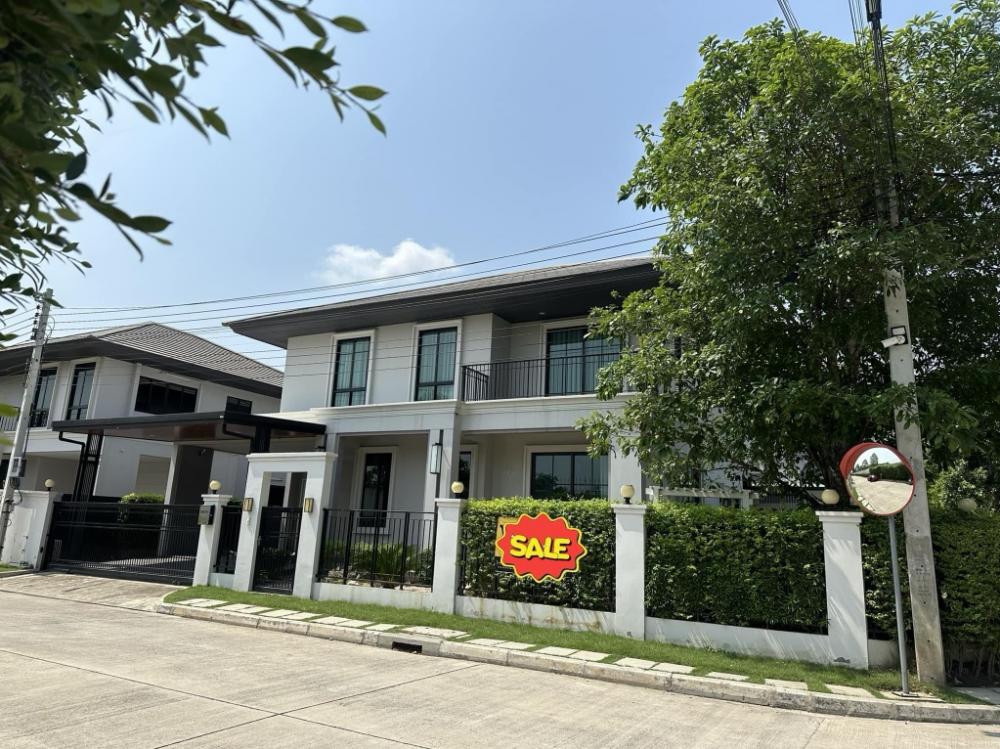 For SaleHousePattanakan, Srinakarin : Urgent sale, great price, single house with swimming pool, Setthasiri Phatthanakan, corner plot.