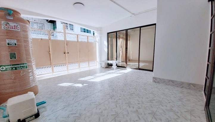 For SaleTownhomeOnnut, Udomsuk : For Sale Bangkok Town House Punnawithi BTS Bang Chak Phra Khanong BRE18469