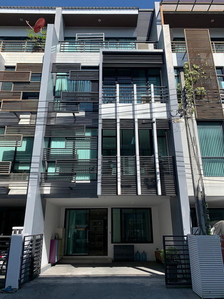 For SaleOfficePattanakan, Srinakarin : For Sale Bangkok Office Nirvana Rama 9 Krungthep Kreetha Suan Luang BRE18456