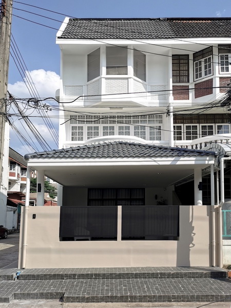 For SaleTownhomeOnnut, Udomsuk : For Sale Bangkok Town House Sukhumvit BTS Bang Chak Phra Khanong BRE18362
