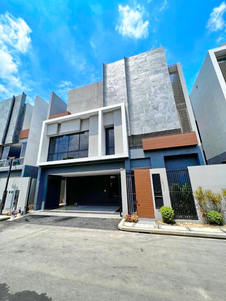 ให้เช่าบ้านพัฒนาการ ศรีนครินทร์ : H0223😊 For RENT ให้เช่า บ้านเดี่ยว 3 ชั้น,🚪4 ห้องนอน🏢บูก้าน กรุงเทพกรีฑา  BuGaan Krungthep Kreetha 🔔พื้นที่บ้าน:68.00ตร.วา🔔พื้นที่ใช้สอย:430.00ตร.ม.💲เช่า:270,000฿📞O99-5919653,O65-9423251✅LineID:@sureresidence