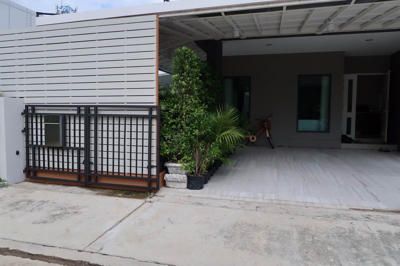 For RentHouseLadkrabang, Suwannaphum Airport : For Rent Bangkok Single House Bangkok - Chonburi New Line Prawet BRE16750