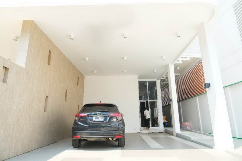 For RentHome OfficeLadkrabang, Suwannaphum Airport : For Sale and Rent Bangkok Home Office Srinakarin BTS Bang Na Prawet BRE15688