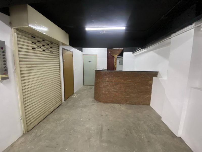 For RentRetail SpacePattanakan, Srinakarin : For Rent Retail Rama 9 MRT Phra Ram 9 Suan Luang BRE14676