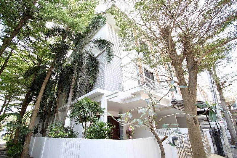 ขายทาวน์โฮมอ่อนนุช อุดมสุข : For Sale Bangkok House Areeya Mandarina Sukhumvit 77 BTS On Nut Suan Luang BRE7127