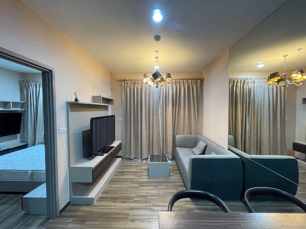 For RentCondoWongwianyai, Charoennakor : Condo Teal Sathorn Taksin, next to BTS Wongwian Yai, fully furnished, high floor, open view. Vacant and ready to rent.