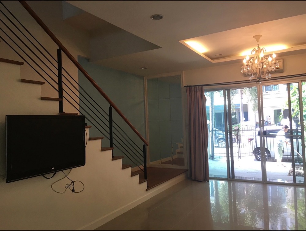 For RentTownhomeNawamin, Ramindra : 3-story townhome for rent, Vista Park Village New Kaset Road, Nawamin