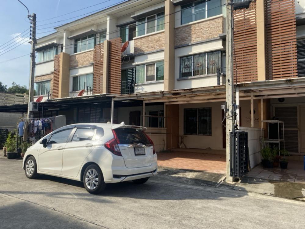 For RentTownhomeKaset Nawamin,Ladplakao : For rent, 3-story townhome, size 25 sq m, Town Plus Village. Kaset-Nawamin
