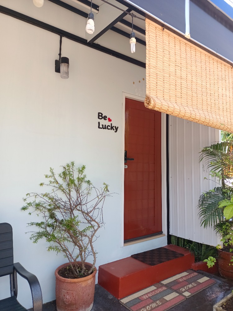ให้เช่าทาวน์โฮมนนทบุรี บางใหญ่ บางบัวทอง : ฺBe Lucky ห้องให้เช่า (ห้องแถว) รายเดือน ระยะสั้น 1-3 เดือน 1 นอน 1 น้ำ พักได้ไม่เกิน 4 ท่าน จอดรถ 2 คัน หมู่บ้านพฤกษา 45 ซอย5 ติดถนนเมน