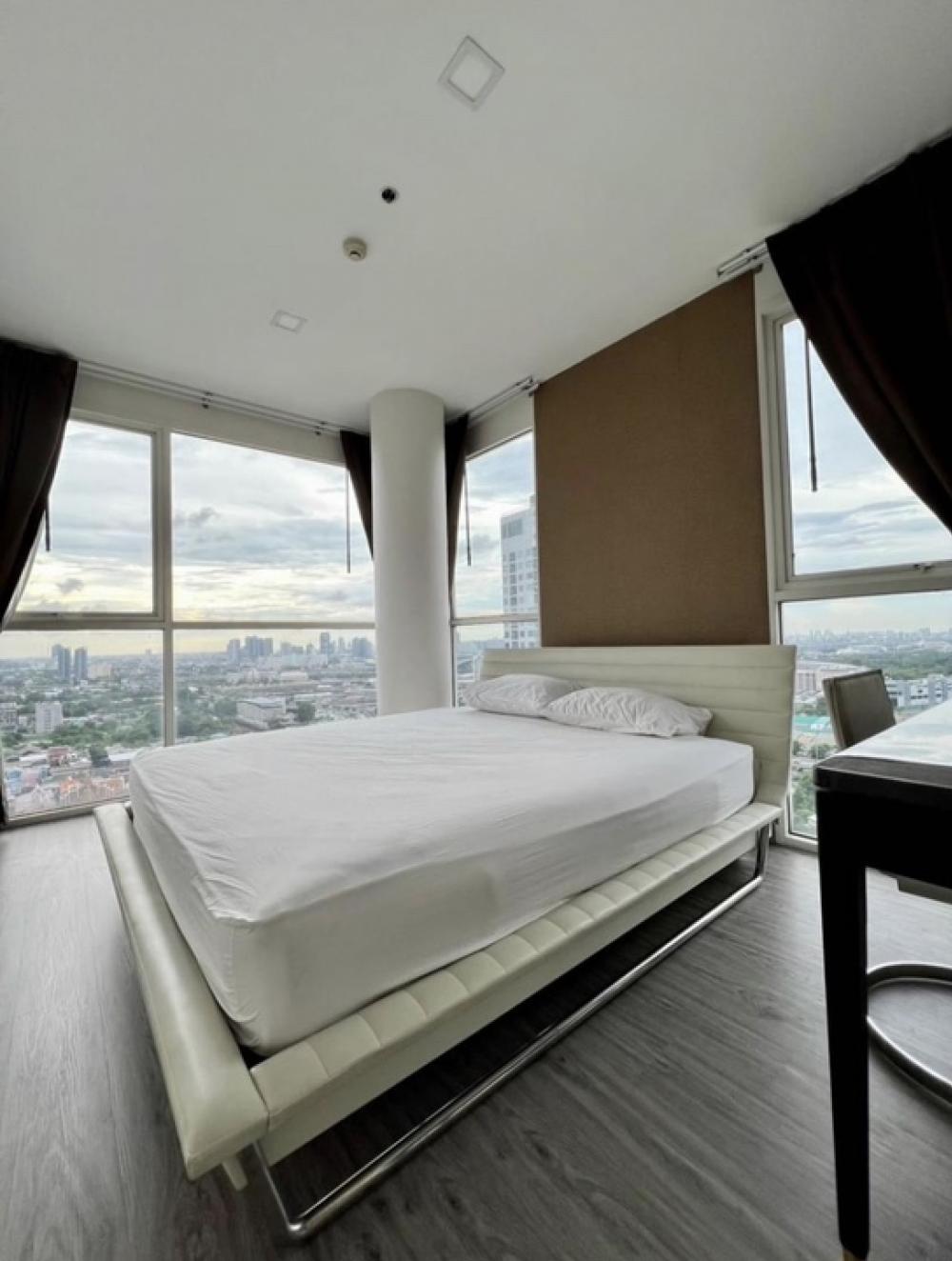 For RentCondoSapankwai,Jatujak : best choice, 60 sq.m. 23th floor,2bedroom super close to the train station,bunch of food , 100 m to Big-C shopping.@IDEO Mix Phaholyothin