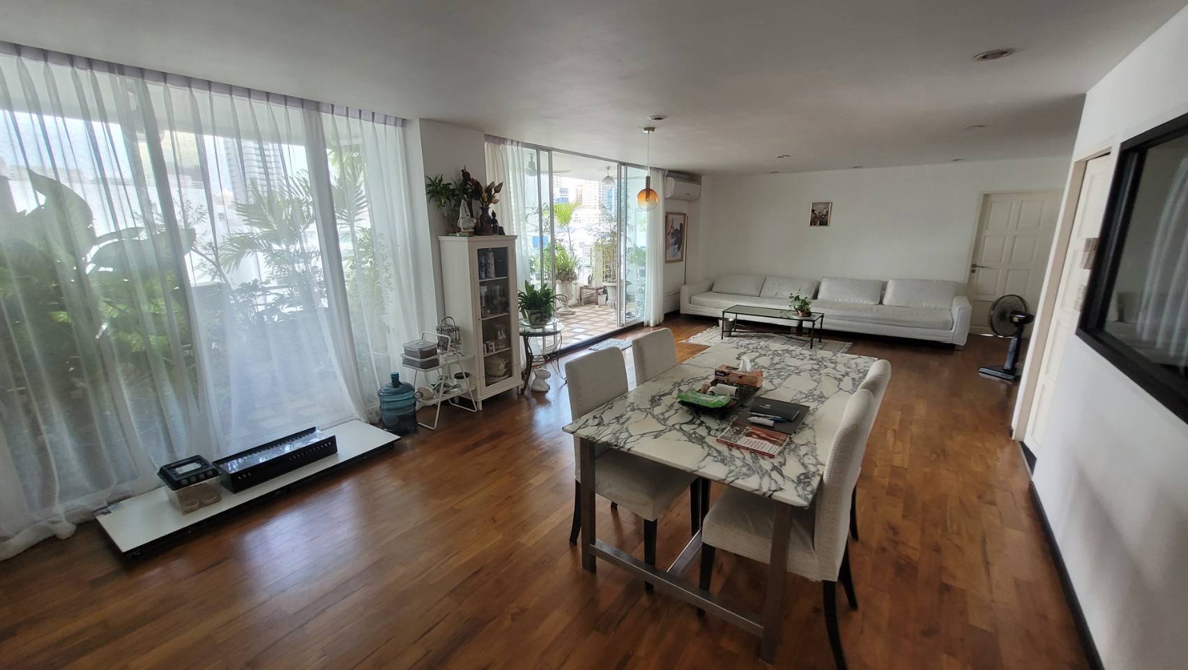 ให้เช่าคอนโดนานา : The Peak Sukhumvit 15 for Rent - 4 beds  - 236 sqm - 100000 THB