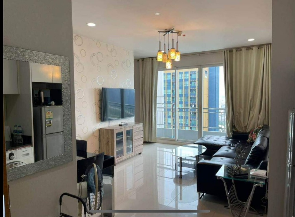 For RentCondoRama9, Petchburi, RCA : Circle Condo for rent, Condo in the heart of the city for rent, Circle Condominium, High Rise Condo on Phetchaburi Road.