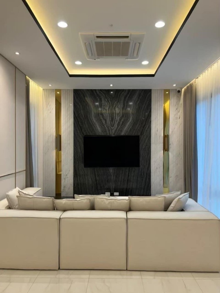 For RentHouseSapankwai,Jatujak : Single House for Rent at Soi Inthamara 29 Intersection 1: 3-Story House (Furnished)