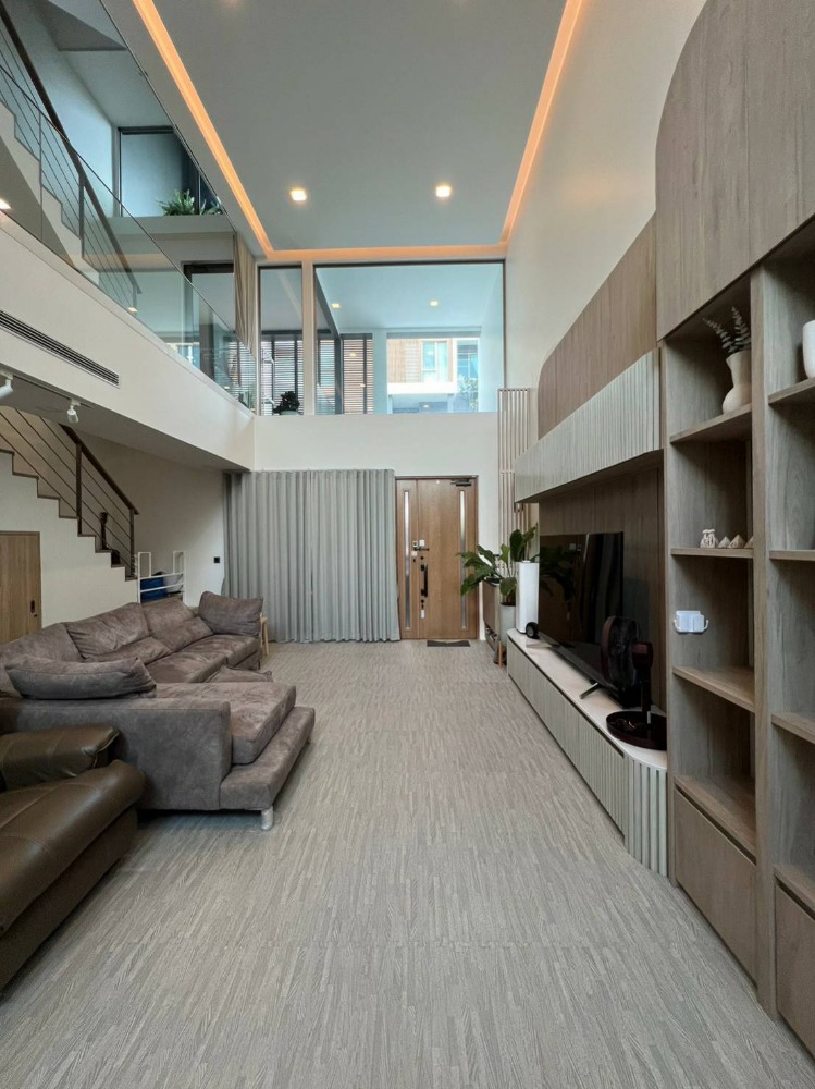 ขายทาวน์โฮมลาดพร้าว101 แฮปปี้แลนด์ : ขายบ้าน 3.5 ชั้นหลังใหญ่มาก  นอร์ด ลาดพร้าว 110  ทำเป็นสำนักงาน คุ้ม Nord Ladprao 110 Private Home