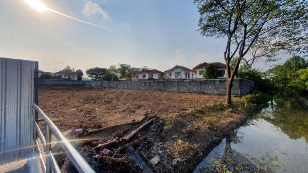 For RentLandSeri Thai, Ramkhamhaeng Nida : Empty land for rent, already filled in, in Soi Seri Thai 73, beautiful plot, near Bang Chan Police Station.