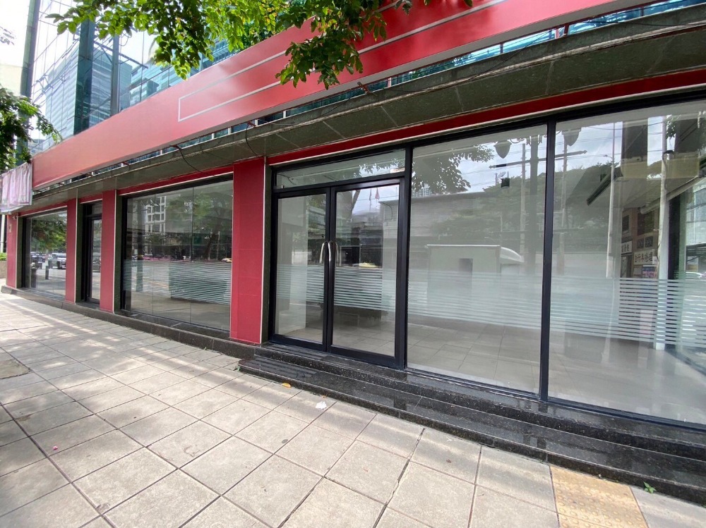 ให้เช่าโชว์รูมสาทร นราธิวาส : LTHC9473 – Retail Space FOR RENT in Sathorn size 160 Sq. m. Near BTS Chong nonsi Station ONLY 160k/Month