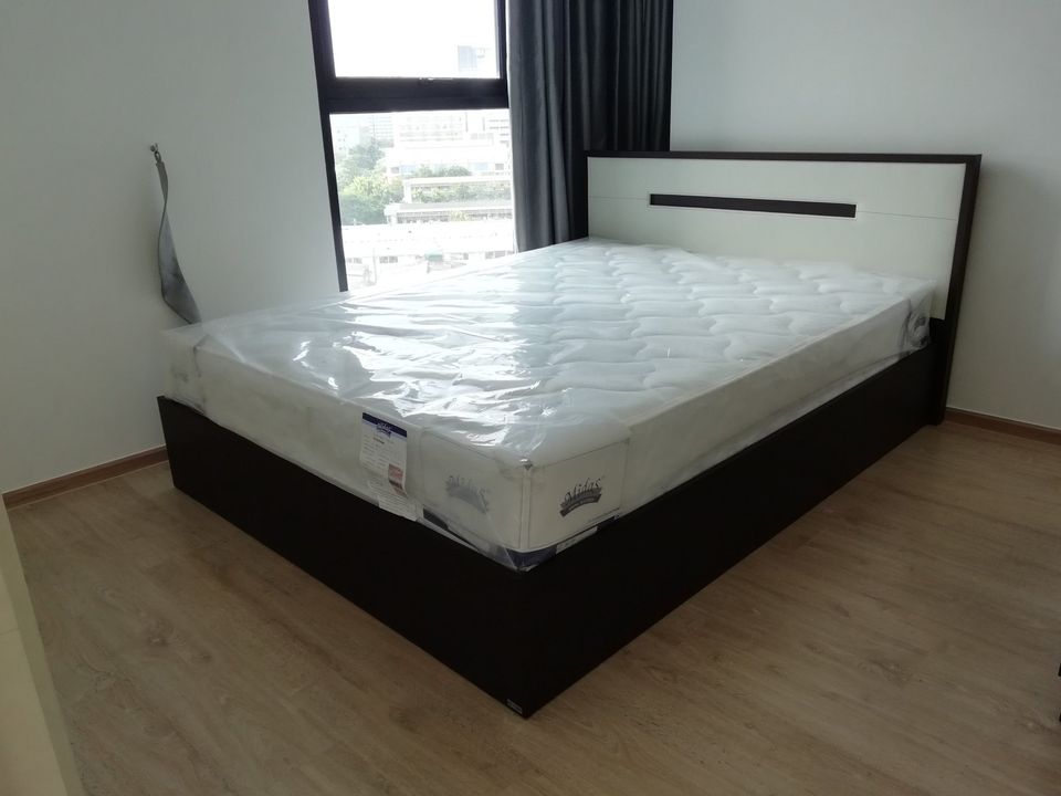 For RentCondoSiam Paragon ,Chulalongkorn,Samyan : Ideo Q Chula -​ Samyan【𝐑𝐄𝐍𝐓】black and white room with cool style, full set furniture, complete common area,  near Samyan Mitrtown, ready to move in at the end of October Contact Line ID: @hacondo