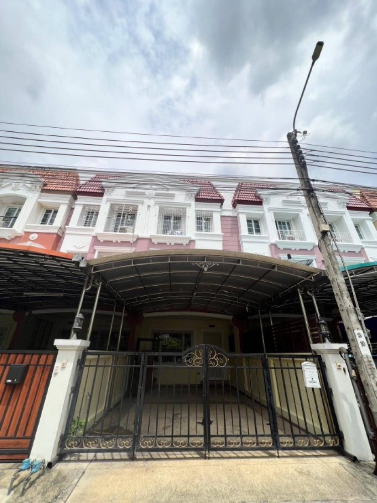 For RentTownhomeThaphra, Talat Phlu, Wutthakat : Townhome for rent, Urban Sathorn, Ratchaphruek - Bang Waek zone, near Seacon Bang Khae, only 5 minutes.