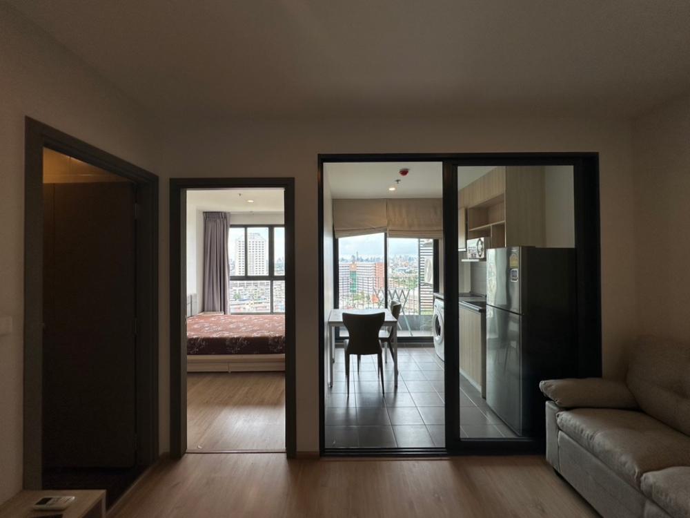 For RentCondoBangna, Bearing, Lasalle : 🏢 Ideo o2 bangna 🛏️Beautiful room ✨Good location🌐Building B📍Top floor🌤️Beautiful view 🛋️Fully Furnished 📺 Complete electrical appliances (special price)CODE : 01011