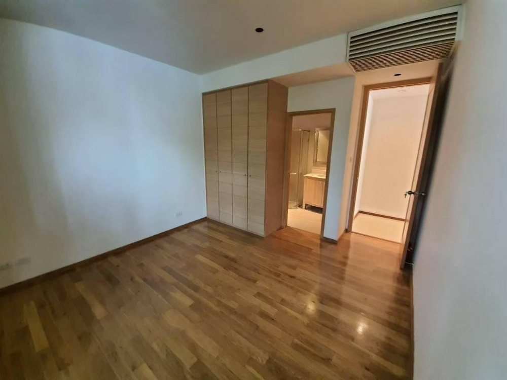ให้เช่าคอนโดสาทร นราธิวาส : 6313 😊 For RENT ให้เช่า 3 ห้องนอน🚄ใกล้ BTS ช่องนนทรี🏢ดิ เอ็มไพร์ เพลส สาทร The Empire Place Sathorn🔔พื้นที่:453.55ตร.ม.💲เช่า:200,000฿📞O99-5919653,065-9423251✅LineID:@sureresidence
