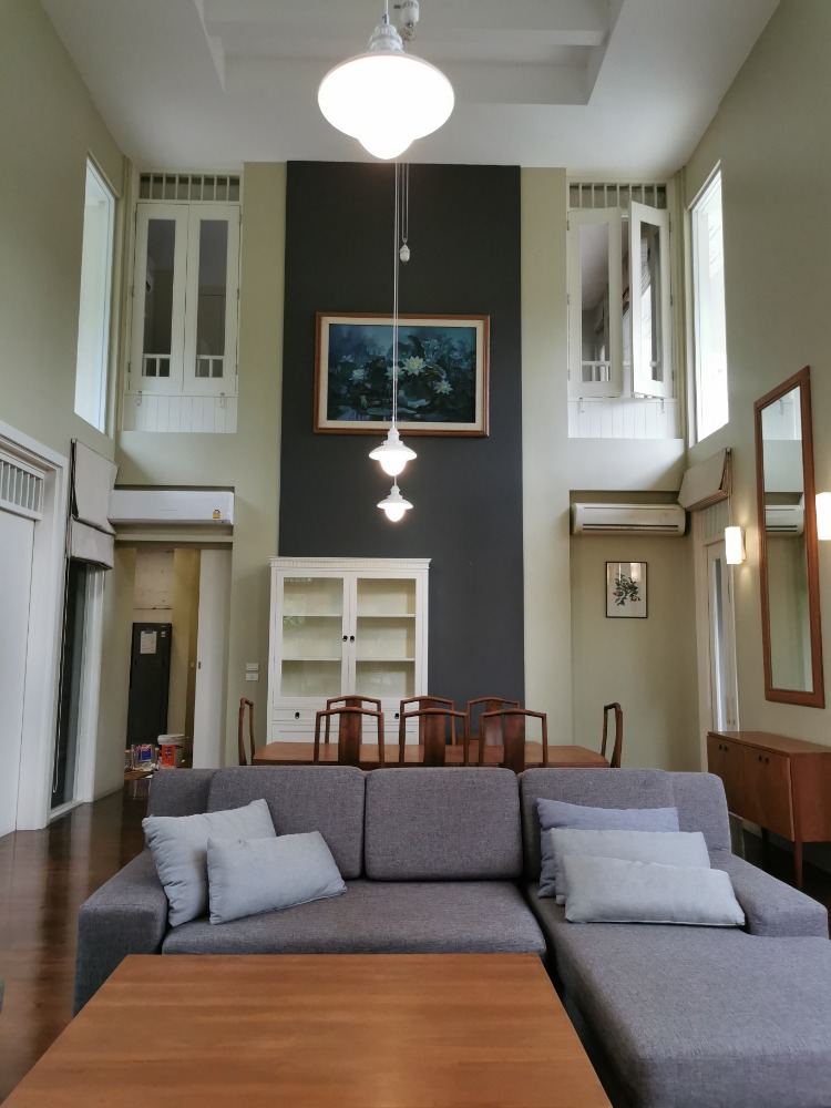 For RentHouseSukhumvit, Asoke, Thonglor : For rent: Luxury house, mid Sukhumvit, 3 BR, 600 sqm, BTS Asoke/ Prompong, MRT Sirikit Center, in private compound