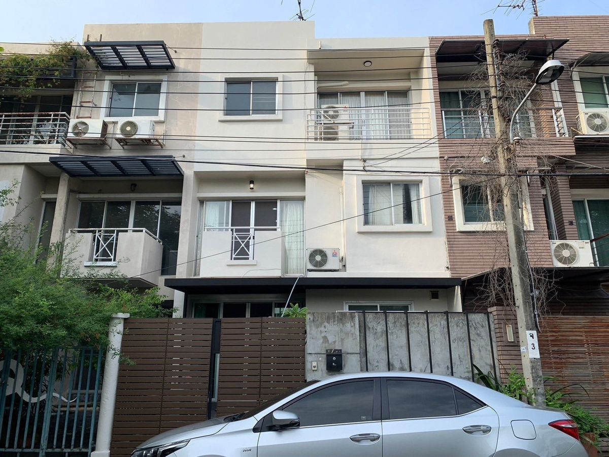 For RentTownhomeYothinpattana,CDC : 2-story townhouse for rent, Ramintra, Lat Pla Khao, ready to live in and raise small animals 📲0972161939