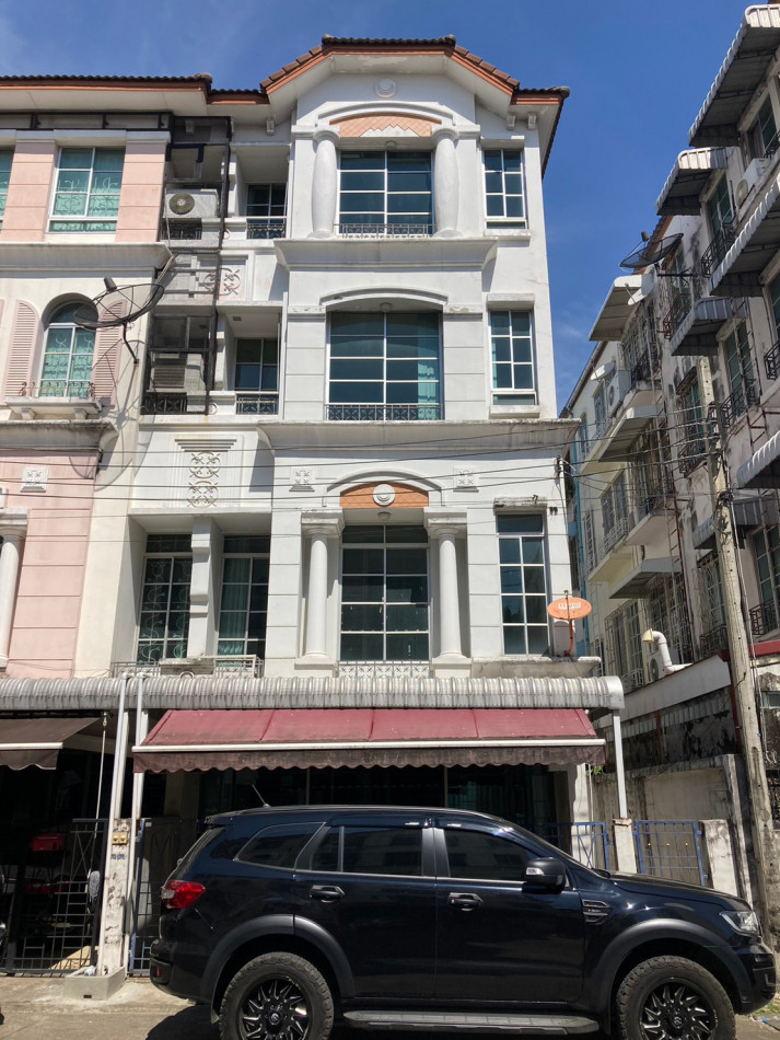 For SaleTownhomeYothinpattana,CDC : Townhome for sale at promotional price Baan Klang Muang Village, Rama 9 - Lat Phrao, 264 sq m., 31.9 sq m, loan 100