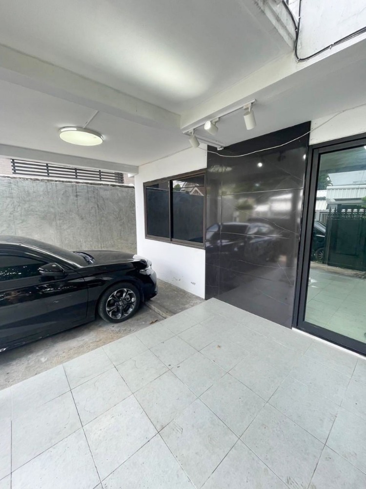 For RentHouseLadprao, Central Ladprao : For rent, 2-story detached house **can be used for living or as an office** Soi Vibhavadi 17, near Central Ladprao Department Store