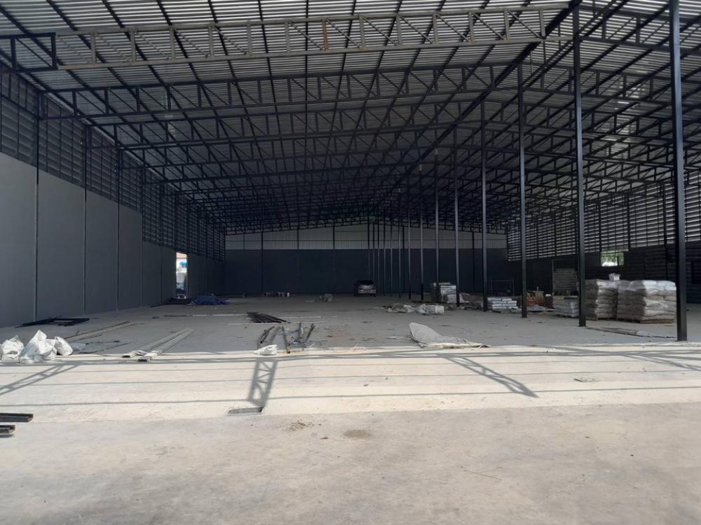 For RentWarehousePathum Thani,Rangsit, Thammasat : New warehouse, Rangsit, Khlong 4, Pathum Thani, next to the road.