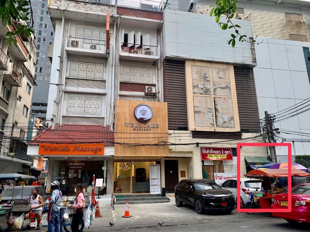 For RentRetail SpaceSukhumvit, Asoke, Thonglor : Land and buildings for rent Asoke Suitable for restaurants, taverns, bars, cannabis, offices, showrooms, homemakase, warehouses, and more.