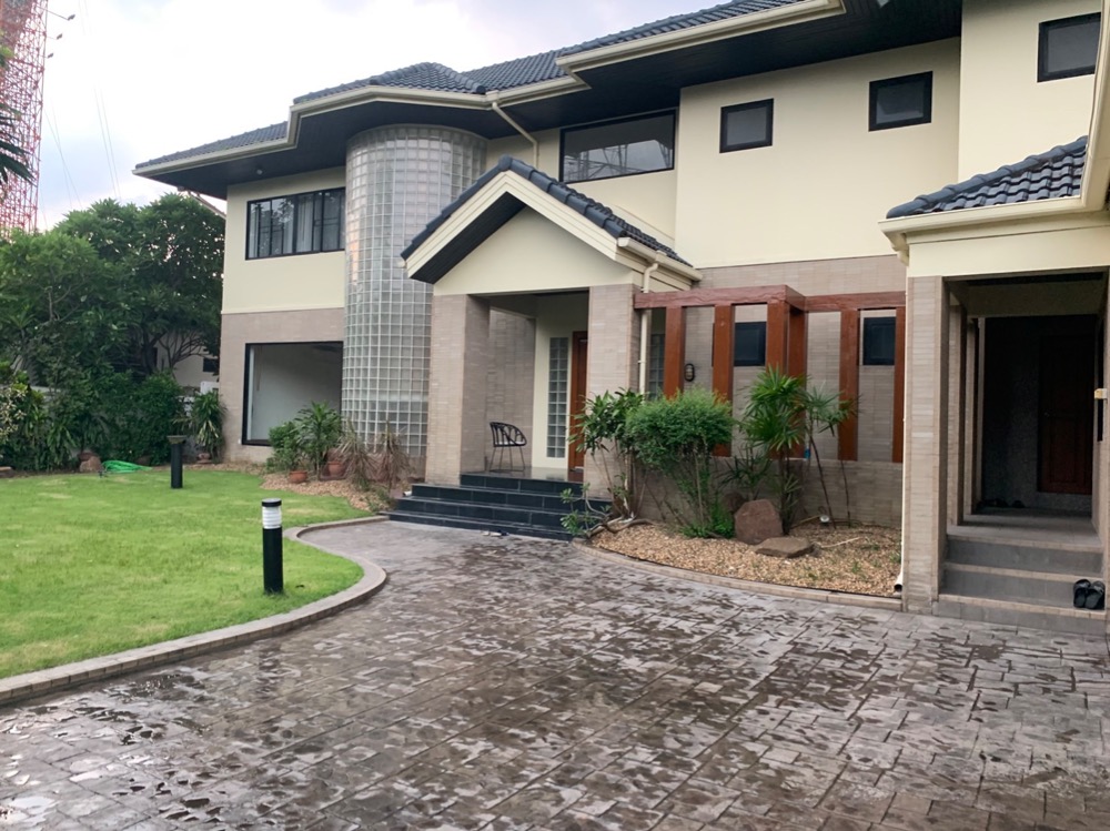 For RentHouseLadprao, Central Ladprao : For Rent Single house in Soi Vibhavadi Rangsat 4, with private swimming pool @ Only 250,000/month