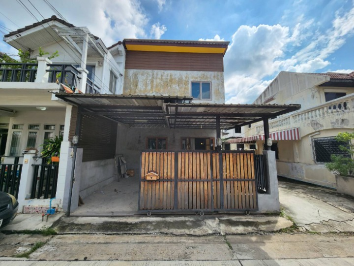 For RentTownhomeLadprao101, Happy Land, The Mall Bang Kapi : Townhouse for rent Sinthorn Village Happyland Zone - Lat Phrao - Bang Kapi, near The Mall Bang Kapi, only 5 minutes.
