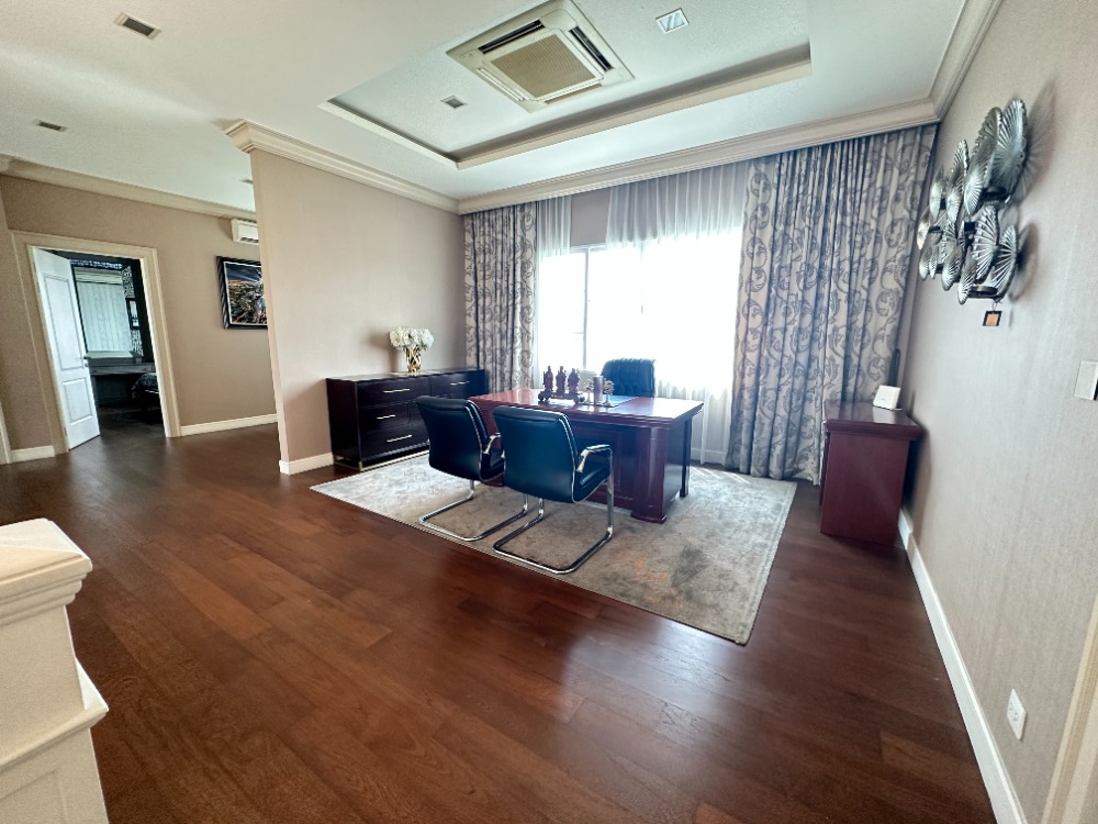 ให้เช่าบ้านบางนา แบริ่ง ลาซาล : หมู่บ้าน นาราสิริ บางนาให้เช่า 4ห้องนอน5ห้องน้ำ มีห้องแม่บ้าน จอดรถ 4คัน