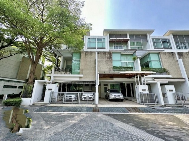ขายทาวน์โฮมลาดพร้าว เซ็นทรัลลาดพร้าว : ขายทาวน์โฮม 4 ชั้น เล่นระดับ The Landmark Residence ลาดพร้าว-รัชดา ตกแต่งครบ ใกล้ MRTลาดพร้าว, ที่ดิน: 40.3 ตร.ว. พื้นที่ใช้สอย 300 ตร.ม.  3 ห้องนอน 4 ห้องน้ำ แถมเฟอร์นิเจอร์ Built-in และเครื่องปรับอากาศ