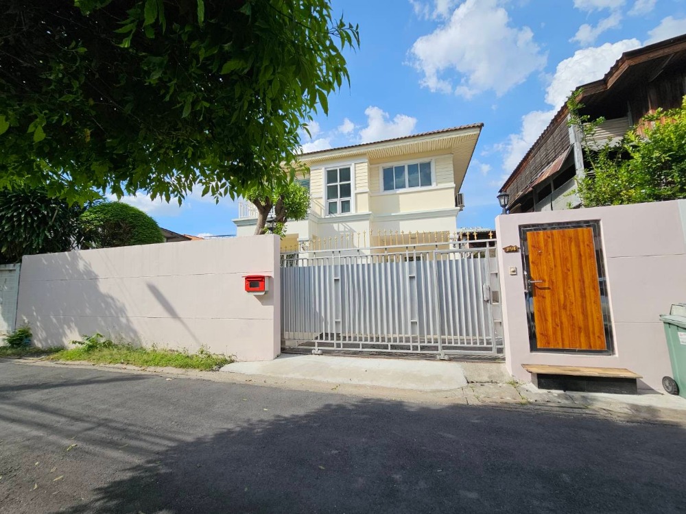 For RentHouseSukhumvit, Asoke, Thonglor : For Rent beautiful house with garden 3 bed 3 bath with garden Sukhumvit 33
