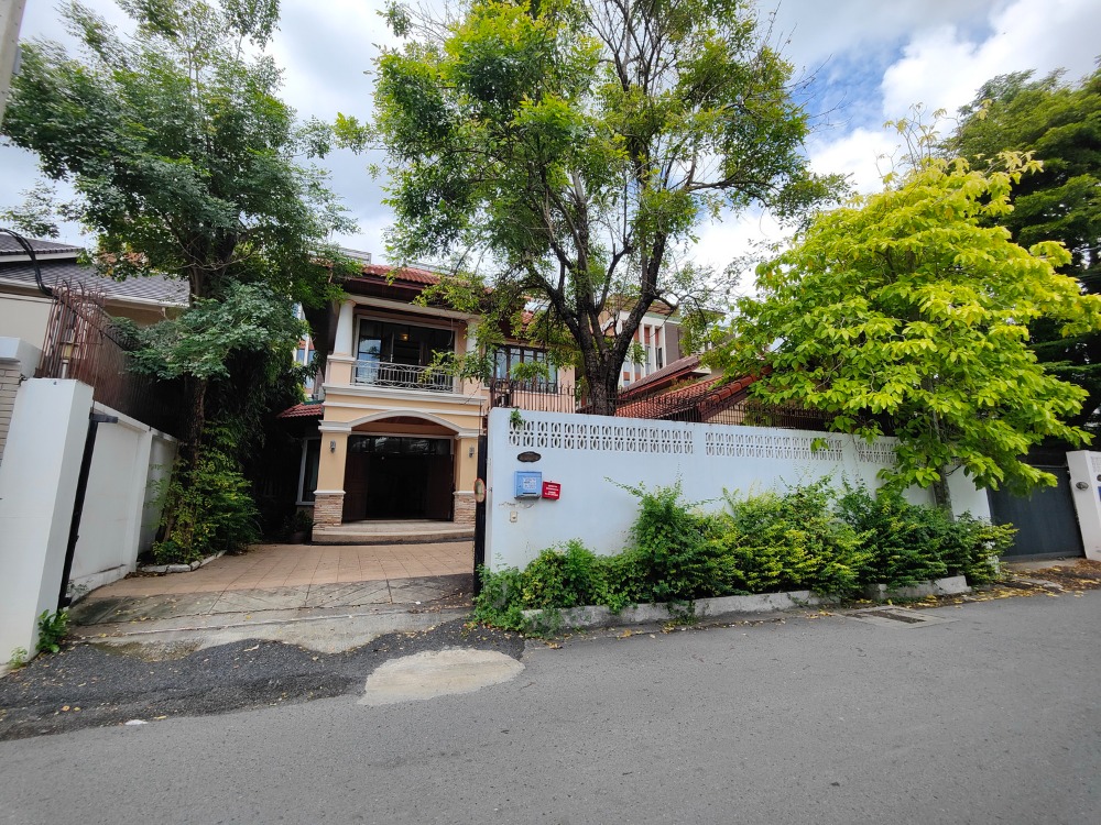 For RentHouseSukhumvit, Asoke, Thonglor : P-2408 Urgent for rent! 2-story detached house, Soi Ekkamai 10, Intersection 6 (can exit Soi Pridi 25), beautiful house, lots of space.