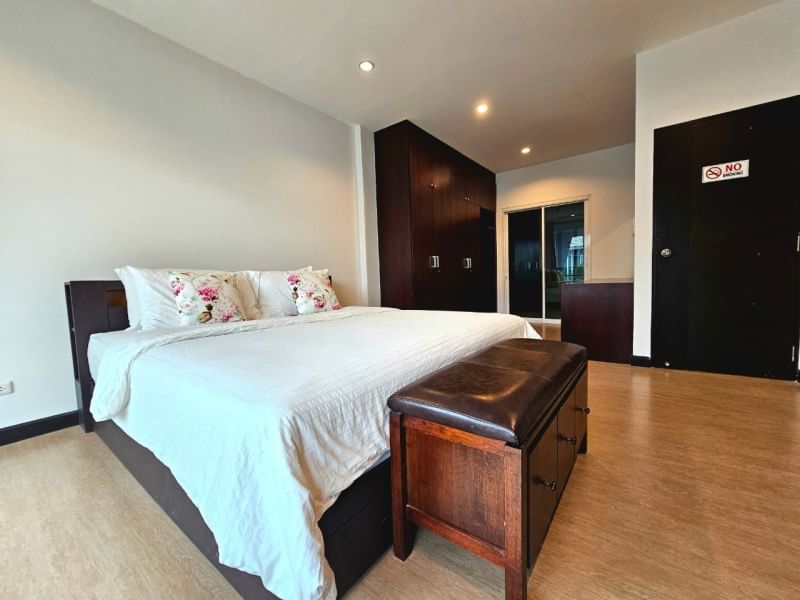 For RentTownhomeChokchai 4, Ladprao 71, Ladprao 48, : 🔴30,000฿🔴 Townhome Pattra Villa 8 Chokchai 4-Lat Phrao 71 ♦️ Lat Phrao location near department stores. Happy to serve you 🙏✍️If interested, contact via Line. Responses very quickly @bbcondo88​ ✍️Property code​ 879-B5060