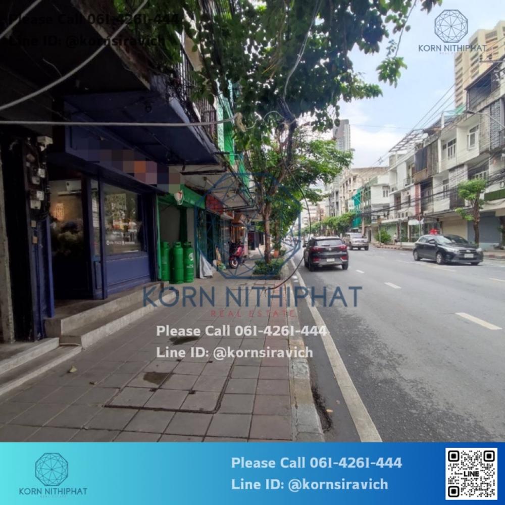 For RentShop HouseSukhumvit, Asoke, Thonglor : Commercial building for rent on Ekkamai Road, very good location, suitable for a cafe / restaurant / showroom / clinic / bar / marijuana shop.