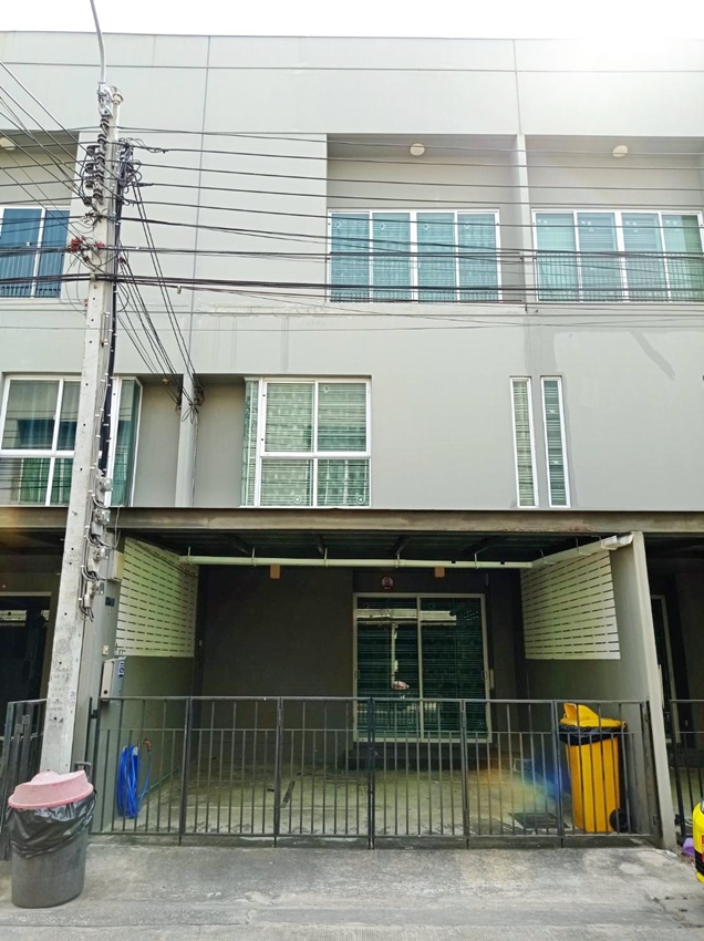 For RentTownhomeChaengwatana, Muangthong : Townhome for rent, 3 floors, Patio Chaengwattana Village, Muang Thong Thani, near the expressway, Impact Muang Thong Thani, Sukhothai Village.